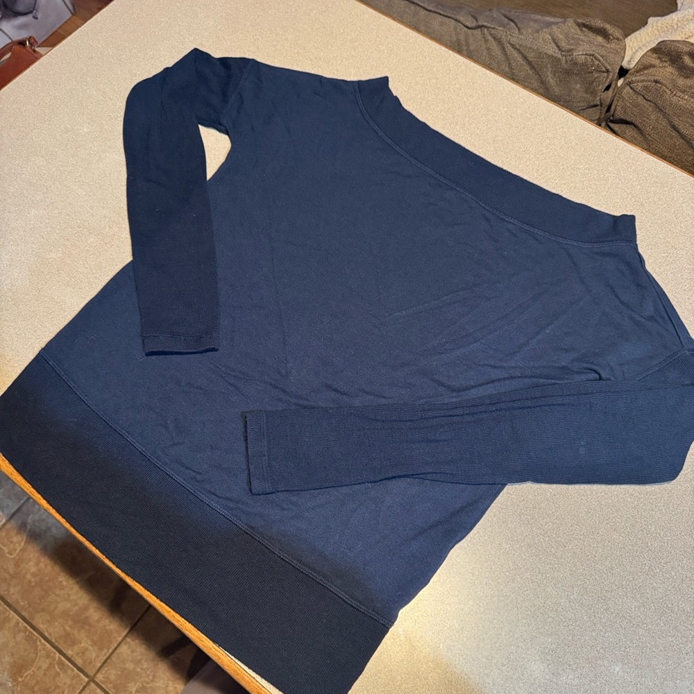 Athleta Thin Soft Sweatshirt, Ribbed Sleeves and hem. 

Like new condition!
